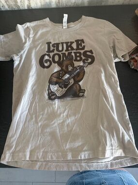Luke Combs concert official T-shirt Tee with Bear Guitar